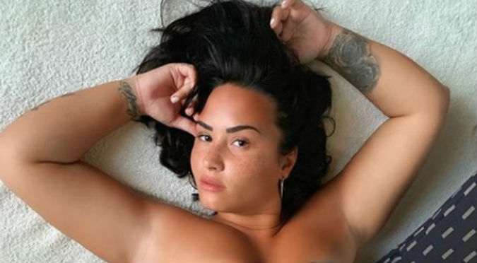 Demi Lovato conquista a seguidores con sexy pose al natural