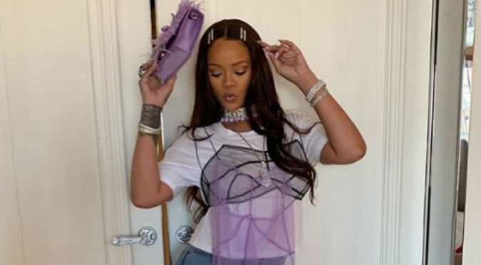 Rihanna luce mini vestido de infarto en la inauguración de su tienda (VIDEO)
