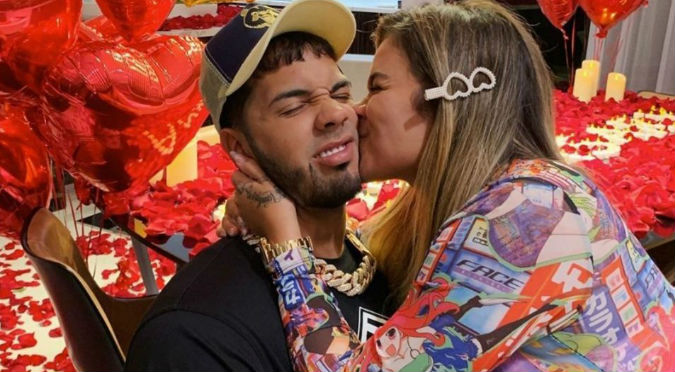 Anuel le dio a Karol G un regalo valorizado en más de medio millón de dólares (VIDEO)