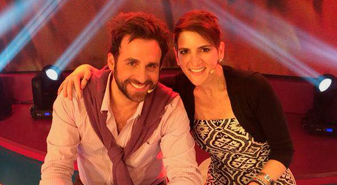 Rodrigo González y Gigi Mitre comparten fotografía desde su nuevo set de TV | FOTO