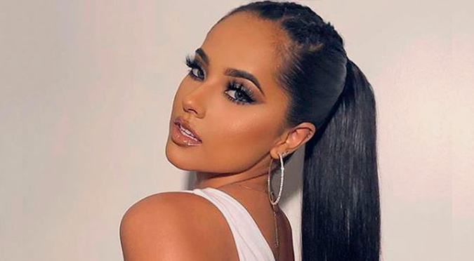 Becky G se lanza como locutora de su propio podcast “En la sala”