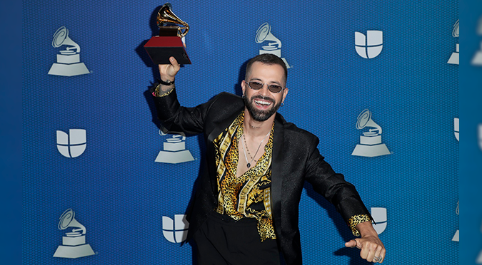 Mike Bahía ganó un Latin Grammy y dedicó tierno mensaje a Greeicy | VIDEO