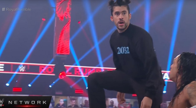 Bad Bunny se robó el show en Royal Rumble cantando con una leyenda del WWE | VIDEO