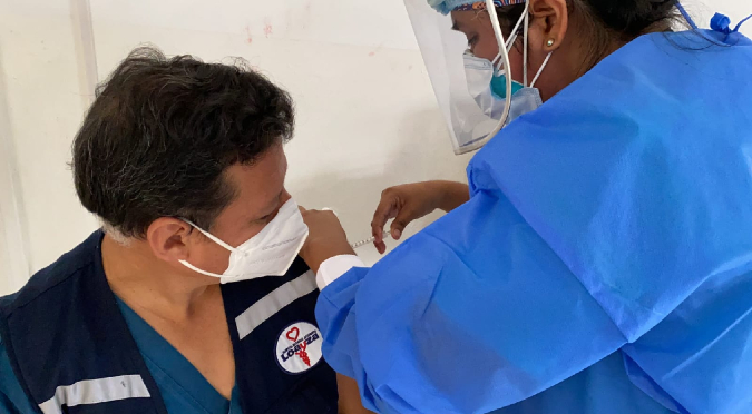 Coronavirus en Perú: personal médico del hospital Arzobispo Loayza es el primero en recibir la vacuna contra el COVID-19