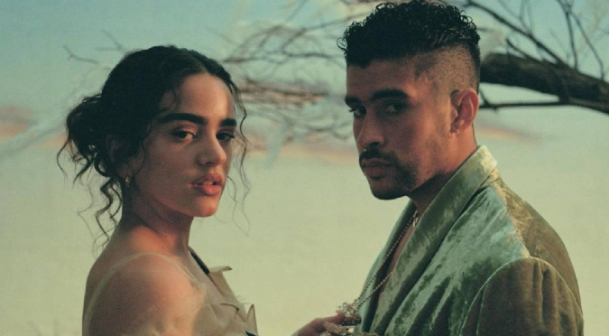 La novia de Bad Bunny reaparece en Instagram después del polémico casi beso con Rosalía