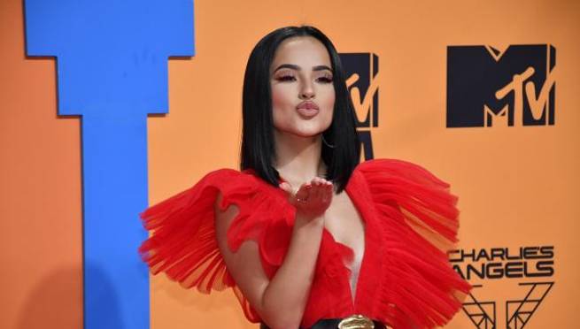 Becky G se defiende de las críticas por su mal español |VIDEO