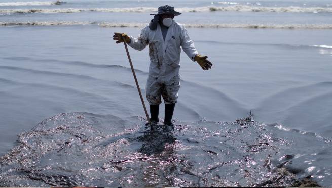 Derrame de petróleo: damnificados se indignan porque les ofrecen canastas como compensación |VIDEO