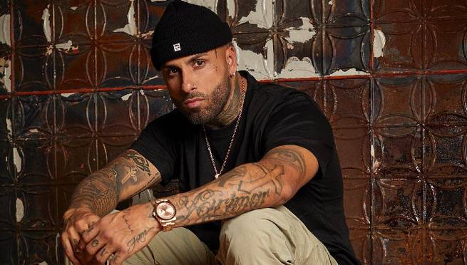 Nicky Jam sorprende con el estreno de 'Ojos Rojos' |VIDEO