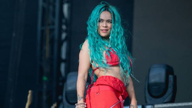 Karol G sorprende a sus fans por curioso tuit |FOTO