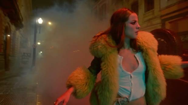 Giulia Be sorprende con el estreno de la canción 'FBI' | VIDEO