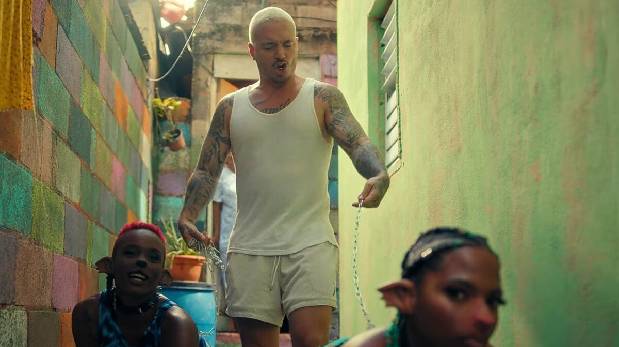 J Balvin no tendrá que disculparse por su videoclip 'Perra' |VIDEO