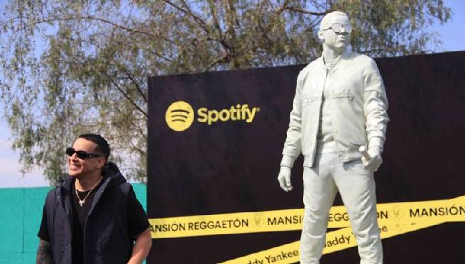 Daddy Yankee tiene su propia estatua en Chile | VIDEO