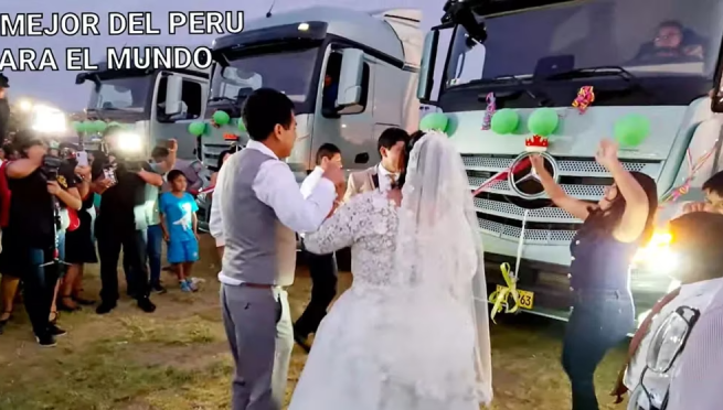 Deciden casarse en Huancayo y reciben lujosos tráileres de regalo: 