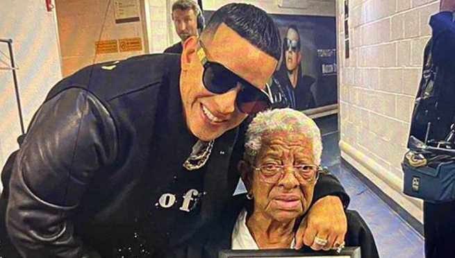Abuelita de 96 años rompe en llanto tras conocer a Daddy Yankee