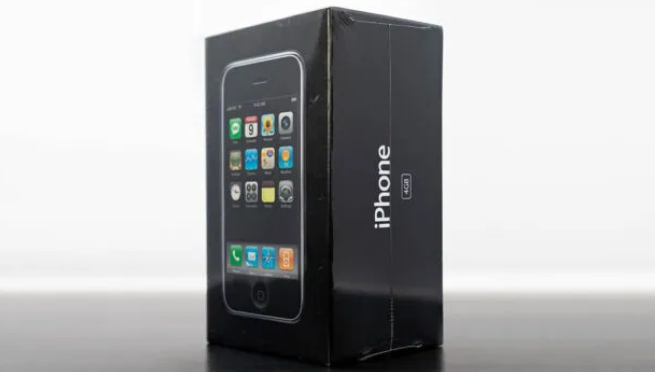 Un iPhone original de 2007 fue vendido en una subasta por 190 mil dólares