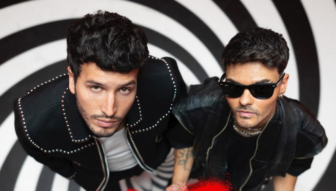 Abraham Mateo y Sebastian Yatra presentan su nuevo hit “XQ Sigues Pasando :(“