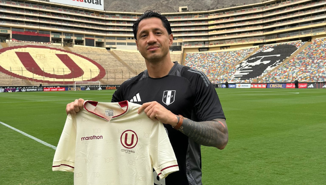 Gianluca Lapadula posó con la camiseta de Universitario: “Esta hermosa”