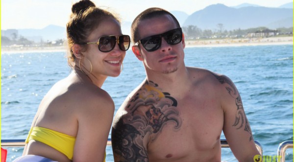 Jennifer Lopez y Casper Smart niegan planes de boda