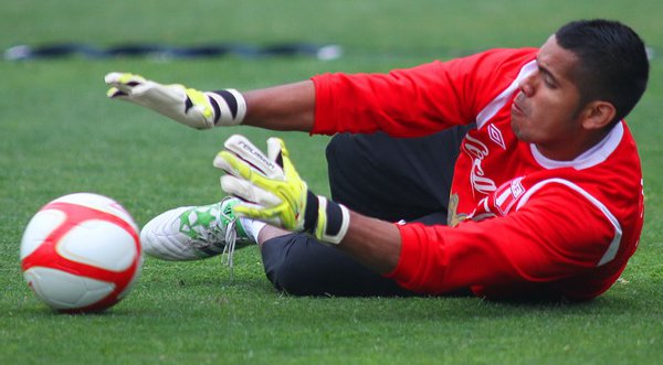 Raúl Fernández listo para jugar por la selección