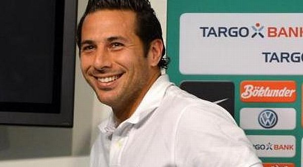 Video: Claudio Pizarro tenía su chipa para contar chistes