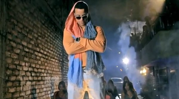 Video: Mira lo nuevo de J Alvarez en ‘Siempre anda en la de ella’