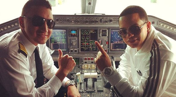 J Alvarez estrenó avión nuevo