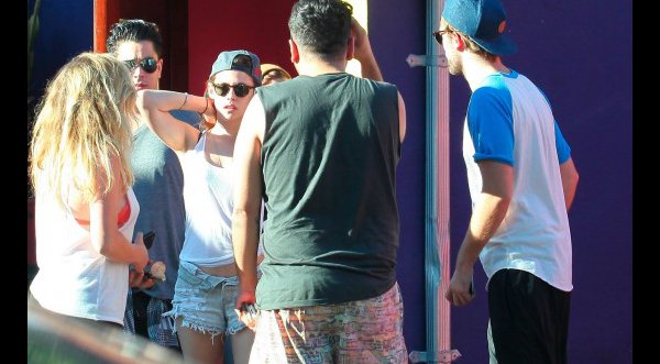 Video: Kristen Stewart y Robert Pattinson hacen una vida de pareja