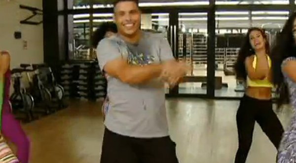 Video: Ronaldo se pone en forma con el ‘Gangnam Style’