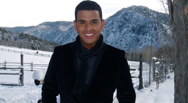 Tito El Bambino alista tarjetas de Navidad