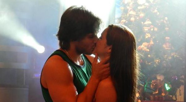 Video: Paloma Fiuza y Miguel Arce se besaron en Combate