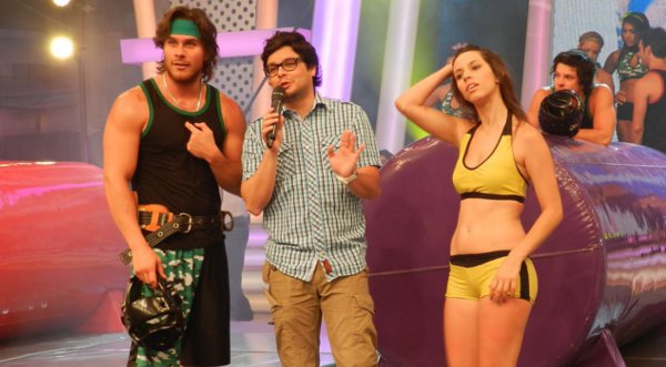 Video: A Miguel Arce se le pasó la mano con Sita Ugo en Combate