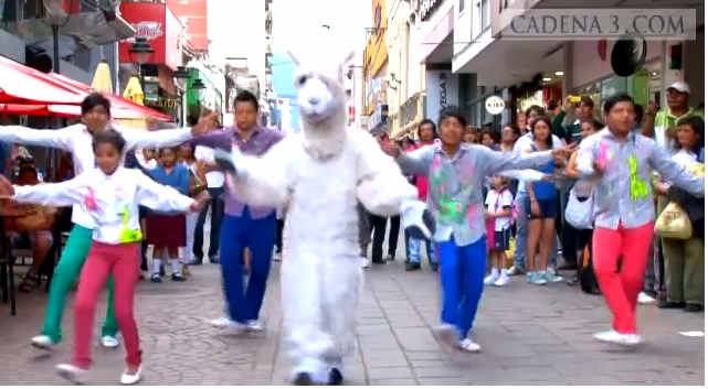 Video: Conoce a ‘La Llama que Baila’ el nuevo hit 2014