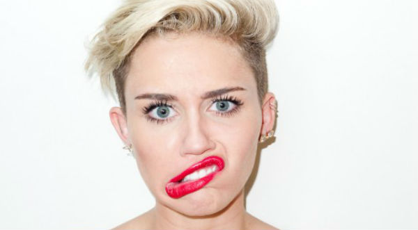 Miley Cyrus alborota las redes sociales con imagen desnuda- FOTO