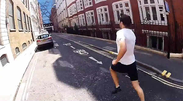 ¡Increíble! Joven hace carrera contra un tren hasta la siguiente estación. El resultado te sorprenderá – VIDEO