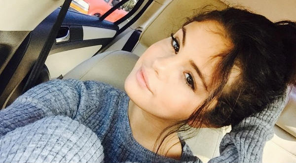 Selena Gómez sorprende con infartante escote- FOTO