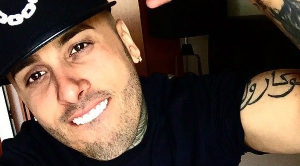 Checa el tierno video de Nicky Jam alimentando a palomas