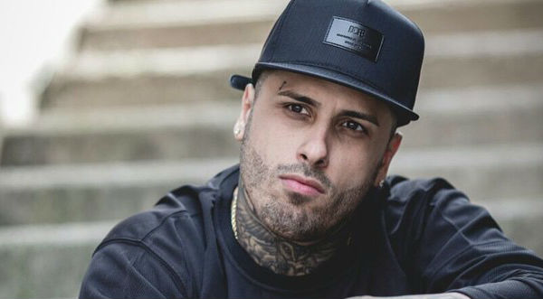 Nicky Jam publica videos cantando con su hija