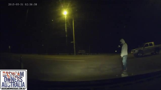 ¡Tenebroso! Conductores reciben un gran susto al manejar de madrugada – VIDEO