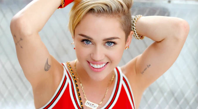 ¡Muy distintas! Conoce a Noah la hermanita de Miley Cyrus – FOTOS