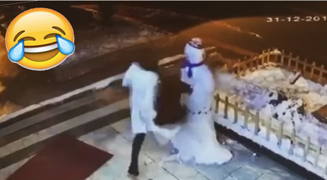 YouTube: Se acercó a un muñeco de nieve y recibió tremenda ‘sorpresa’