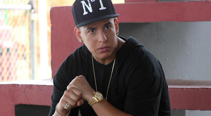 Daddy Yankee luce bigotes en foto inédita de su juventud (FOTOS)