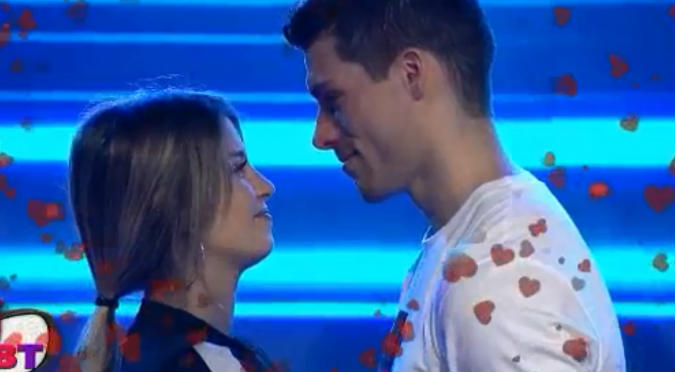 Flavia Laos y Patricio Parodi desbordan amor en programa en vivo (VIDEO)