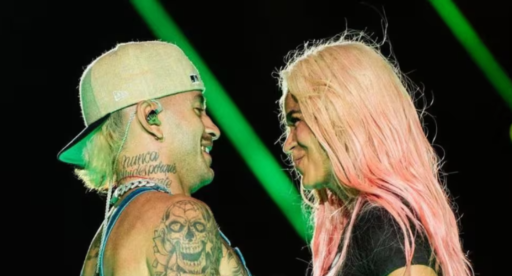 ¡Que viva el amor! Karol G y Feid se dieron su primer beso en público