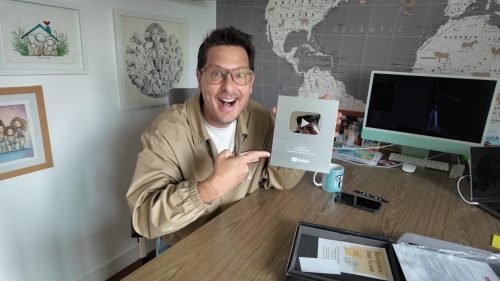Cristian Rivero celebra los 100 mil suscriptores en YouTube y anuncia nuevas funciones de “Una Semana Nada Más”