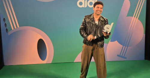 ¡Orgullo nacional! Ezio Oliva hace historia como el primer peruano en ganar un Premio Dial en España
